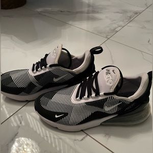 Nike Air Max 270 B&W